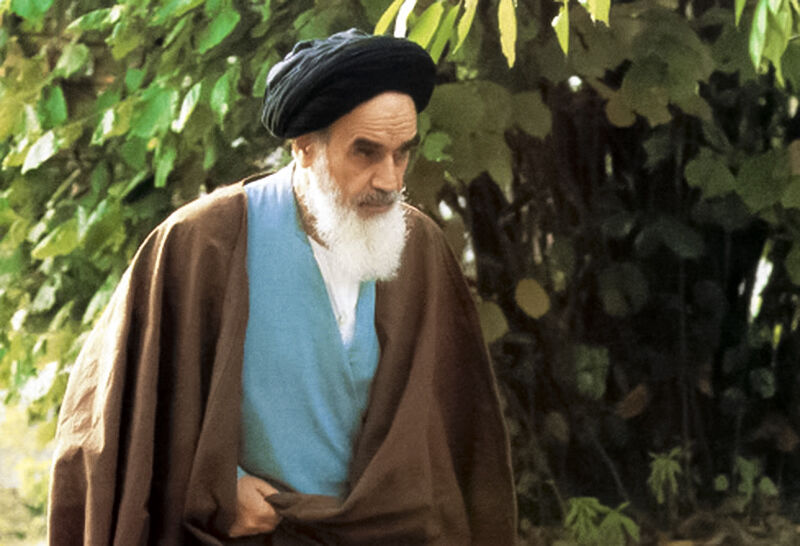 Imam Khomeini advised believers not let false doctrines and opinions deceive them