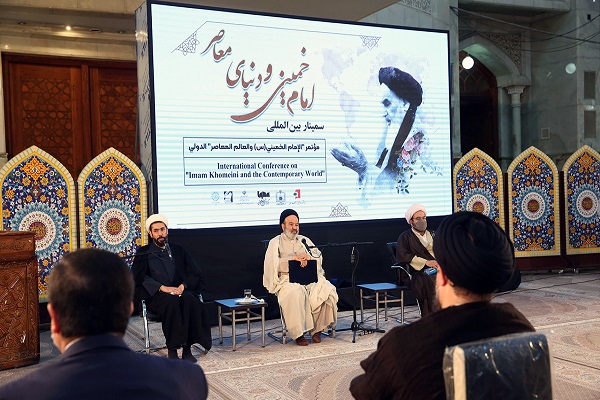 On occasion of 32nd passing anniversary of Imam Khomeini, the seminar titled “the contemporary world and Imam” held at the holy mausoleum 