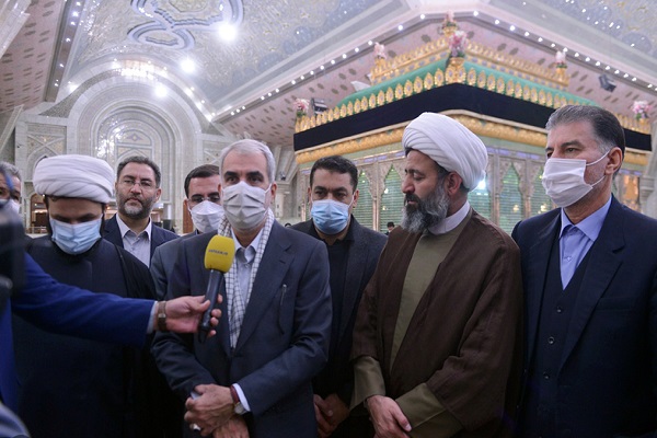 New Iraian education minister pays tribute at the holy mausoleum of Imam Khomeini 