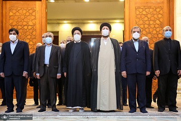 President Raeisi, cabinet members pledge allegiance to Imam Khomeini's ideals