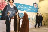 Closing ceremony for the summit held to analyze Imam Khomeini’s ideals in arena of art and culture 
