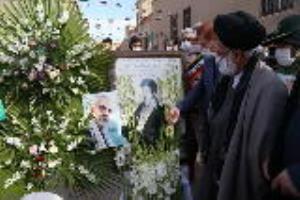 A ceremony showers flower petals at Imam Khomeini’s Qom residence on 42th of his historic return to homeland 