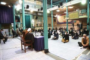 The personnel and directors from various departments meet the new deputy head of the institute 