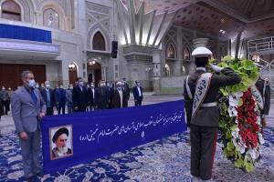 Head and executives of the foundation for oppressed renew allegiance with Imam Khomeini’s ideals 