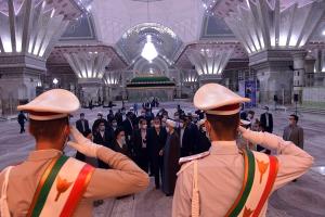 In a meeting with Seyyed Hassan Khomeini, guests attending 35th international unity summit pledge allegiance with Imam`s ideals 