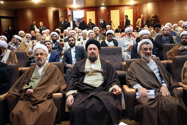 A group of scholars discusses Islamic Revolution, divine-oriented governance and transcendental theology.