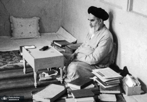 God Almighty has promised that He will guide those who struggle, Imam Khomeini explained