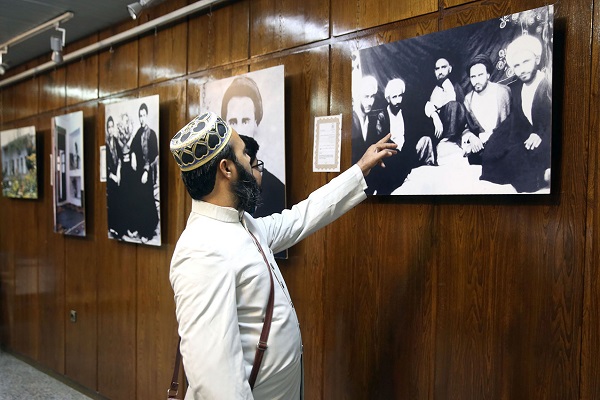 A group of intellectuals and elites from India visit Jamaran complex, which includes Imam`s simply-built house and a gallery on history of Islamic Revolution