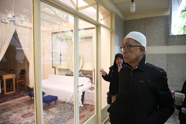 A group of foreign tourists from Taiwan visits Imam Khomeini`s house in Jamaran