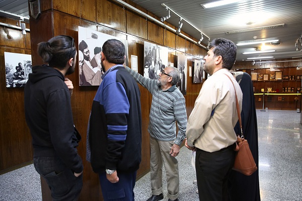 Tourists visit Imam Khomeini"s historic residence and Jamaran art complex during Nowruz holidays.