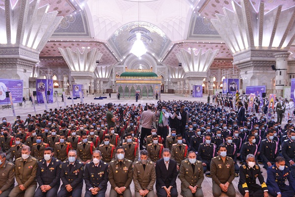 Senior military commanders and personnel pledge allegiance with Imam Khomeini’s ideals at his holy mausoleum.