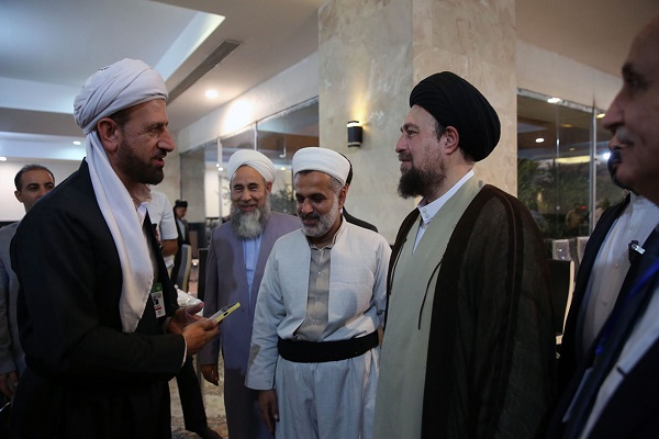 Foreign guests attending unity summit meet Seyyed Hassan Khomeini, Imam`s grandson.