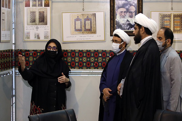 The head of institute for compilation and publication of Imam Khomeini`s works visits the international Quranic fair 