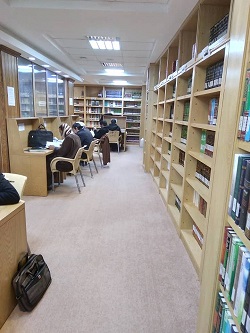 Imam Khomeini library remains open until late night during Ramadan in Najaf