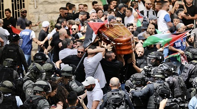 Israeli forces attack, beat Palestinian mourners in journalist’s funeral