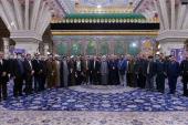 Members of Quranic societies and organizations at Imam Khomeini`s holy shrine pledge allegiance with his thoughts and ideals.