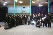 Some pilgrims of Hosseini`s `Arba`een visit Imam Khomeini`s residence and Jamaran Art complex which displays objects and works on Revolution history