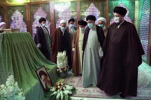 Vice-chairman and senior members of  the Assembly of Experts pledge allegiance with Imam`s ideals at his holy shrine.