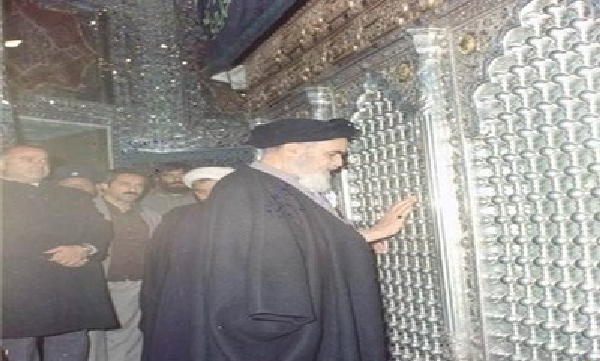Imam Khomeini used to regularly visit holy shrines of the prophet’s household