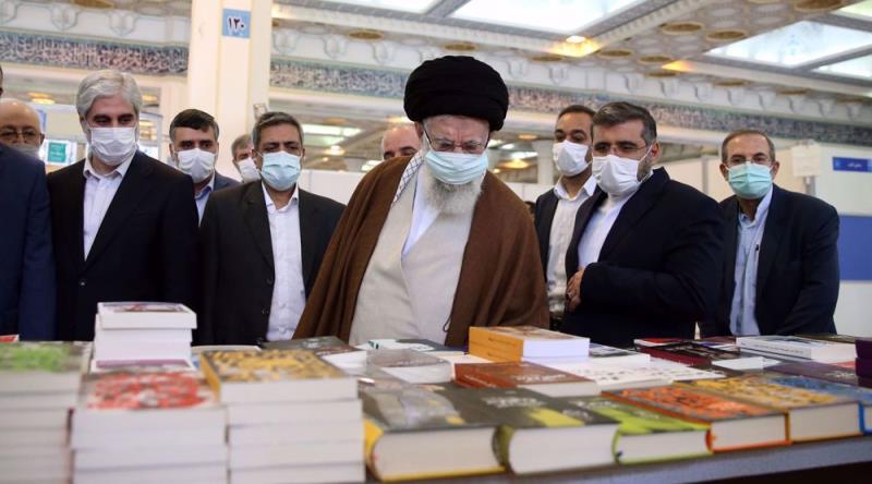 Leader stresses role of books in promoting culture in visit to Tehran book fair
