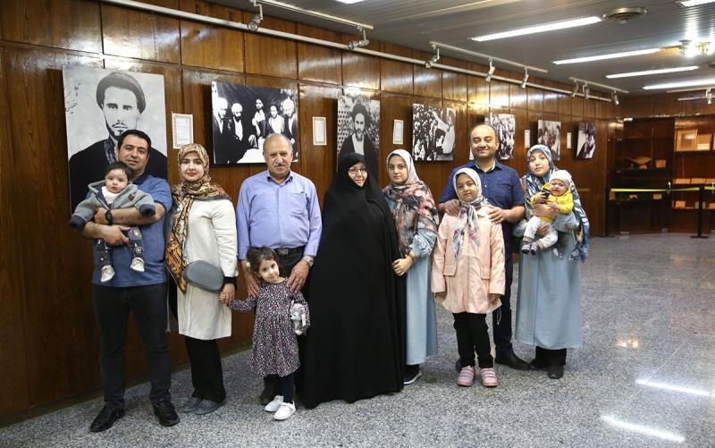 Guests and tourists visit Imam Khomeini`s historic residence and Jamaran art complex on new Persian year.
