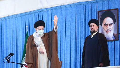 Leader says Imam Khomeini role model in rising up for justice, initiating revolution