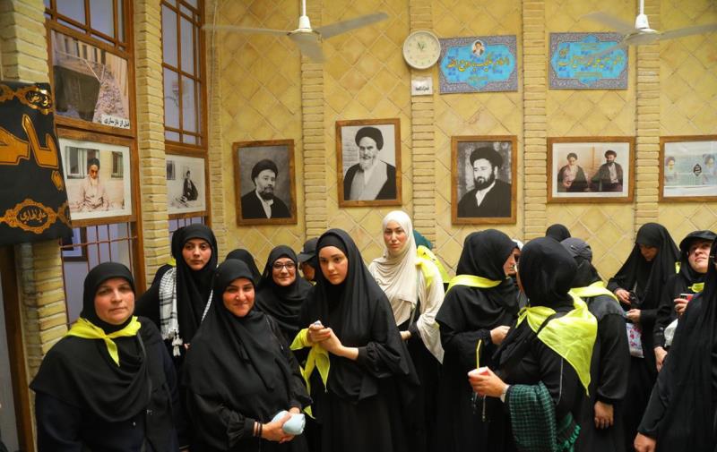 The presence of pilgrims in the historic house of Imam Khomeini in Najaf in the days leading up to Arbaeen