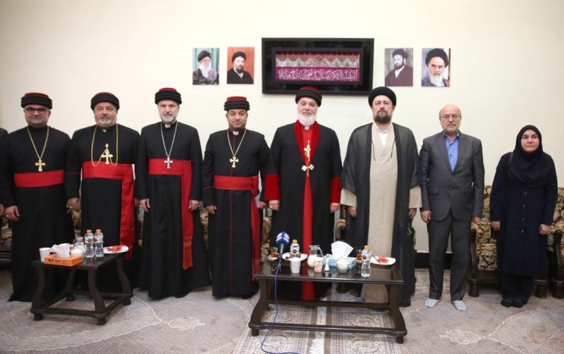 World Assyrian Christian leader pays respect at Imam Khomeini`s holy shrine.