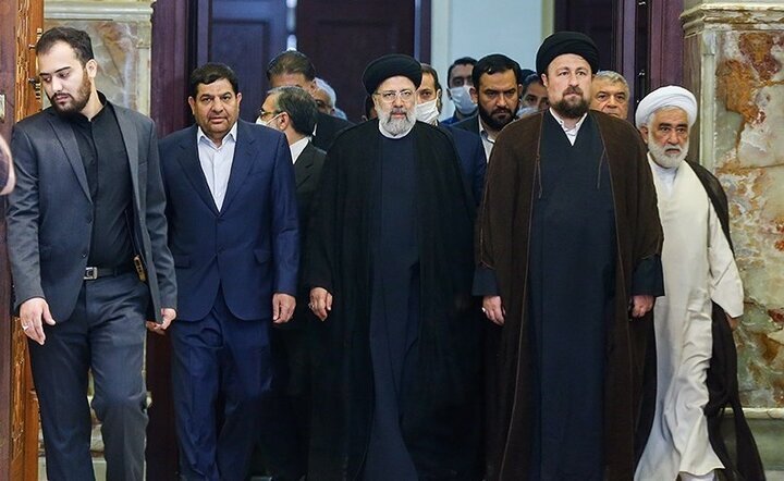 Iranian president, cabinet members pledge allegiance with ideals of Imam Khomeini 