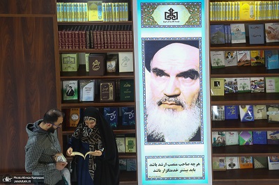 Imam Khomeini`s works being displayed at 34th international book exhibition 