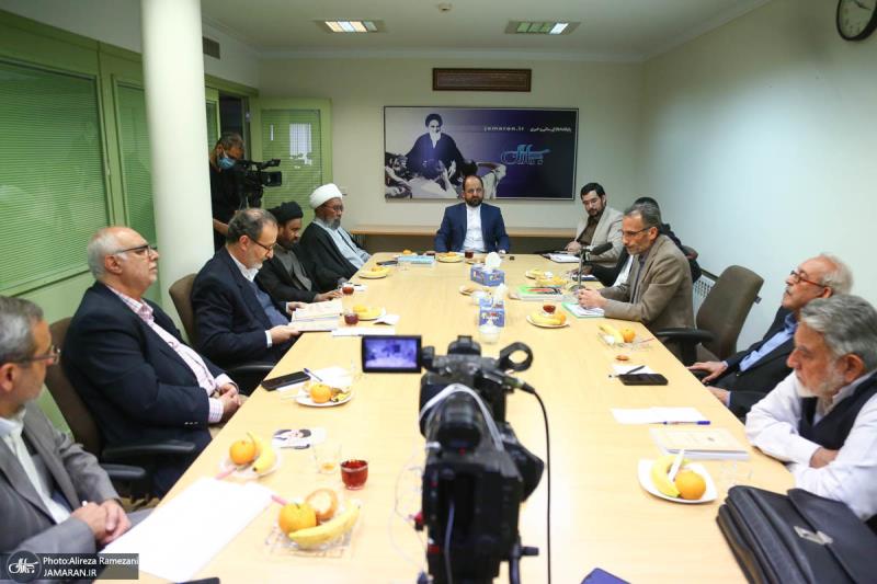 Think-tank meeting discusses issues regarding Imam`s works and its promotion into foreign languages