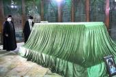 The leader visits Imam Khomeini`s shrine to pay homage on the eve of the revolution anniversary