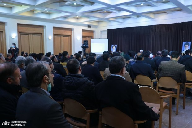 Summit discusses social responsibility from viewpoint of Imam Khomeini 