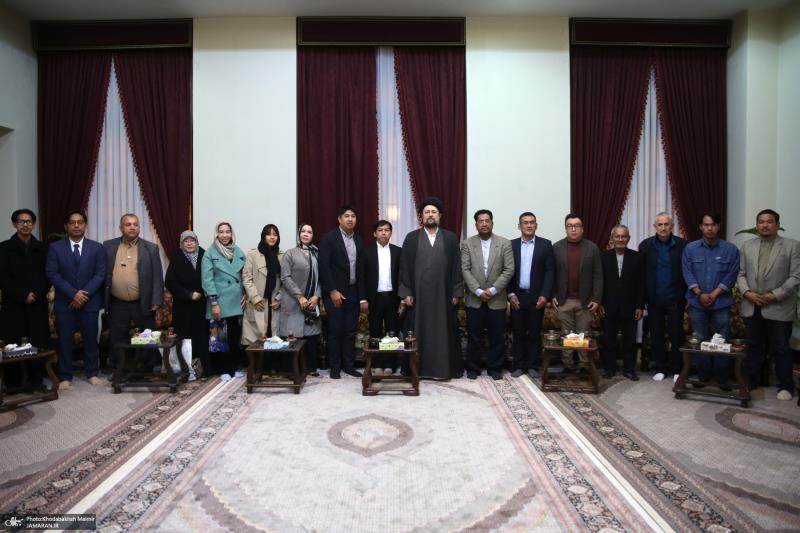 A group  of professors and students of Thailand  meeting with Seyyed Hassan Khomeini