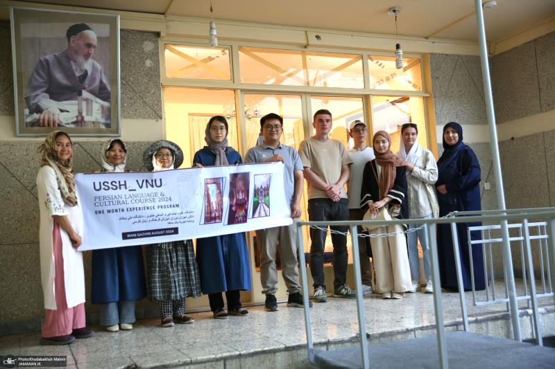 A group  of foreign students of Imam Khomeini University (S) Qazvin visit  from Jamaran.