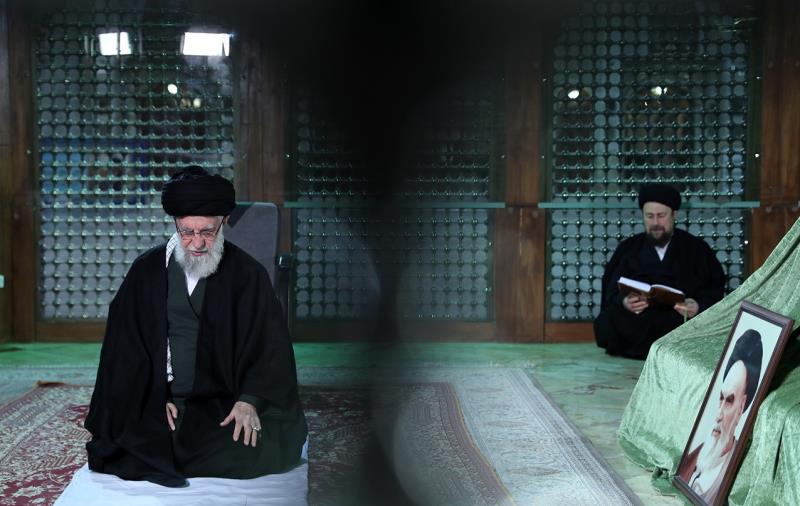 The presence of the supreme leader of the revolution in the holy shrine of Imam Khomeini (pbuh)