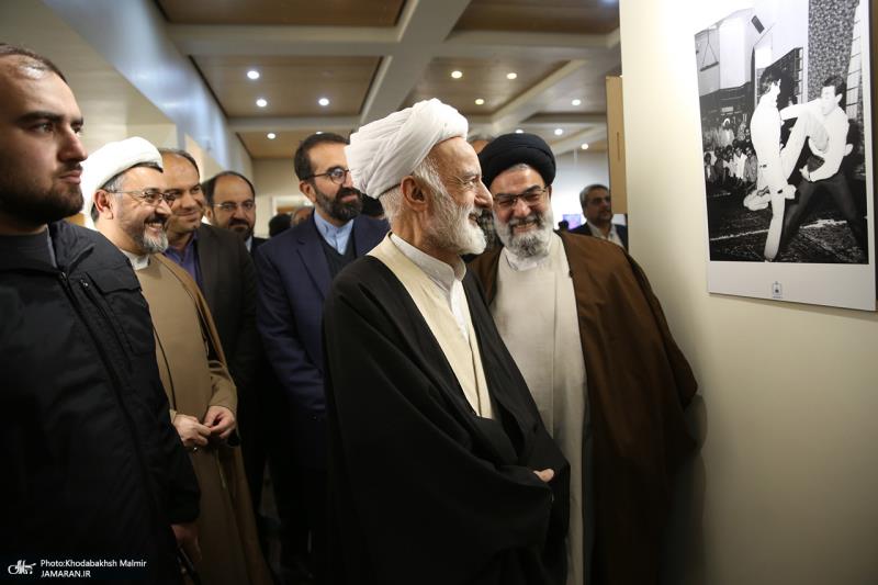 Ayatollah Dori of Najafabadi visited the "Imam of Hearts" photo exhibition