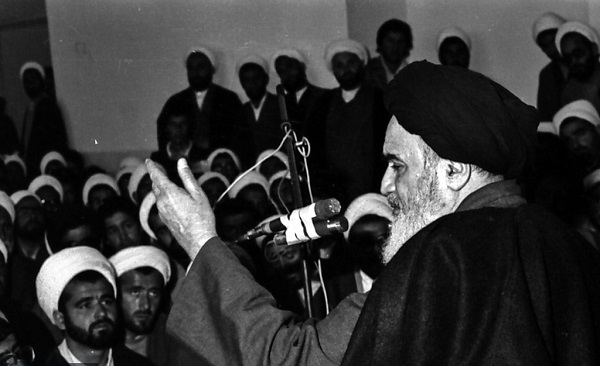 Imam Khomeini used to present lesson plan for seminary students 