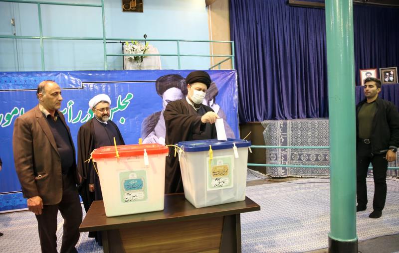 Seyyed Hassan Khomeini`s presence in the elections of the Islamic Council and the Council of Leadership Experts.