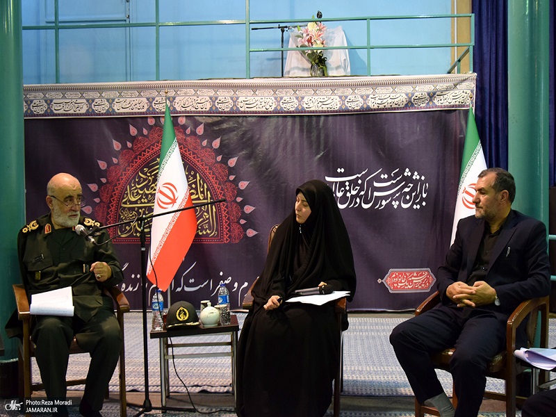 A session to review the politics of resistance based on the principle of nation-centeredness in the thought of Imam Khomeini (AS) at the Husseiniyeh Jamaran