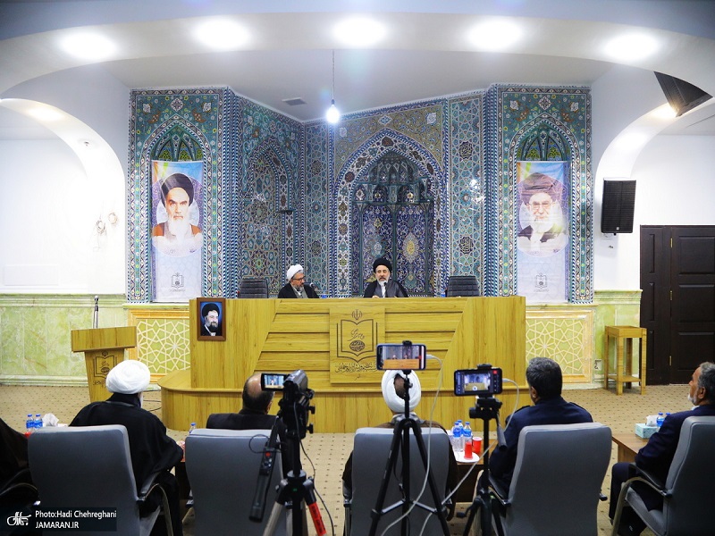 A series of meetings explaining the school of Imam Khomeini (pbuh) with the title: Common sense and the origin of its validity in the thought of Imam Khomeini (pbuh).