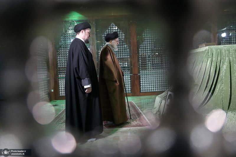 The presence of the supreme leader of the revolution in the holy shrine of Imam Khomeini on the eve of the blessed decade of Fajr