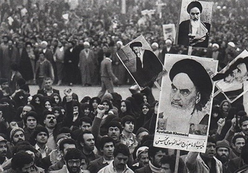 Imam Khomeini was the bright center of unity of nation 