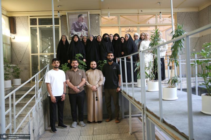 A group of Iraqi students visited the shrine of Imam Khomeini in Jamaran