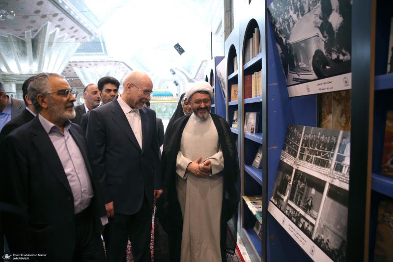 Parliament Speaker Mohammad Baqer Qalibaf, along with a group of parliamentarians, visited the photo exhibition of Imam Khomeini (AS) at the Imam`s shrine