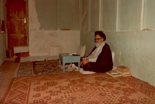 Why did the Imam live like a simple student?