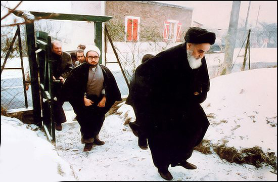  Imam Khomeini`s message to the Christians all over the world 