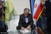 Cultural minister visits stall displaying Imam Khomeini`s works at book exhibition