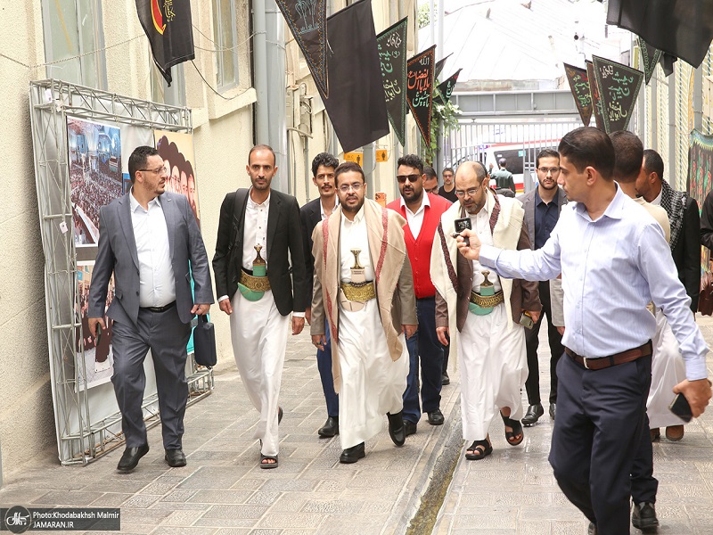 Foreign guests attending funeral of martyr leader visit Hossinyah Jamaran