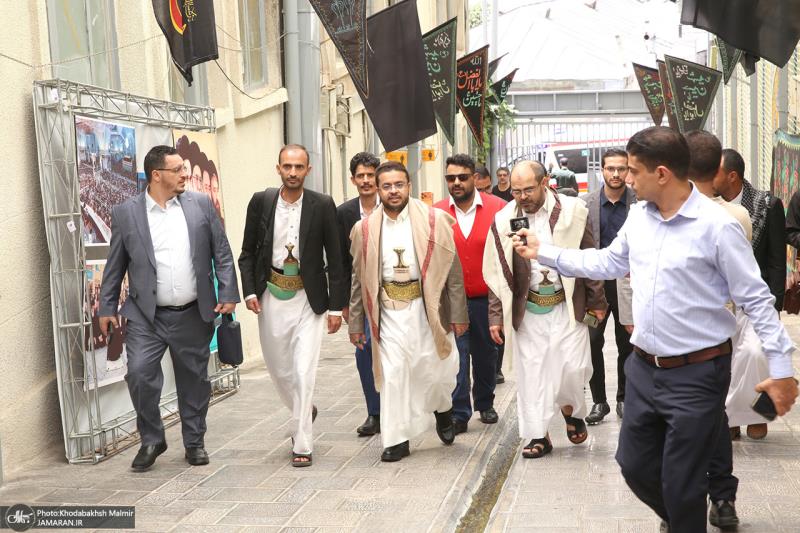 Foreign guests attending funeral of martyr leader visit Hossinyah Jamaran